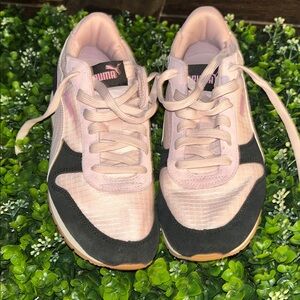 Puma Women's Pink and Black Sneakers